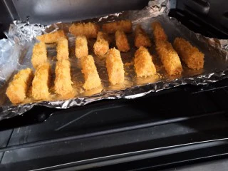 十味 香酥南瓜条,放入烤箱180度烤25～30分钟左右。