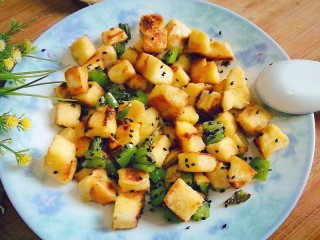 炒馒头丁（鸡蛋馒头）,色香味俱全