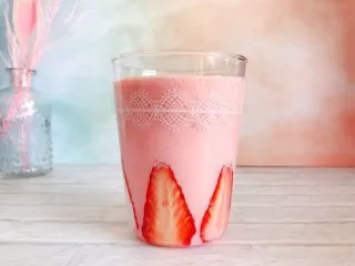 粉嫩少女心～草莓酸奶昔,倒好了，这个时候已经是很漂亮了