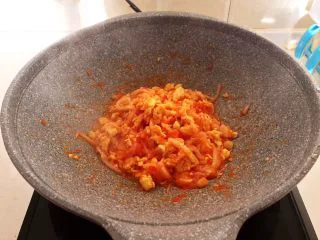 10分钟快手菜 番茄炒蛋,翻炒均匀即可