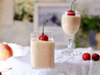 水蜜桃车厘子奶昔,好喝又健康营养。