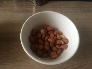 花生红枣豆浆,花生洗一遍；