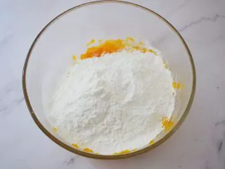 红糖酒酿南瓜小圆丸,加入糯米粉