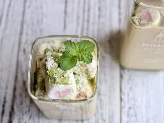 抹茶棉花糖奶茶,插上薄荷