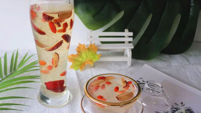 炎炎夏日养颜神器~枸杞红枣炖雪燕,持续饮用让你嫩爆天际