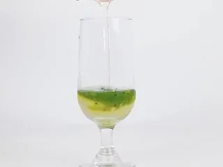 爱上这个夏天，微醺让你温暖而美丽！,倒入竹蔗冰糖糖浆