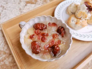 蔓越莓银耳羹简易养生壶版,配上自己喜欢的点心，OK