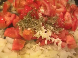 普罗旺斯风味番茄烩大虾,加入百里香