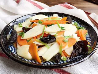 素炒山药 春的山药 清脆又爽口,完成。