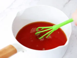 茶冻撞珍珠奶茶,搅拌均匀