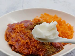 酸辣可口的【酸汤饺子】,此时可以加点猪油,增加口感。