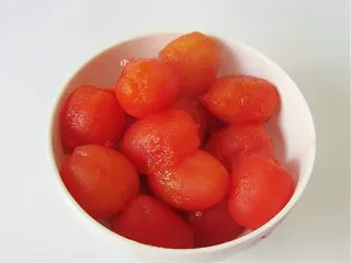 茄汁排骨龙眼肉,小番茄去皮