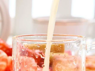 热带风情混合果汁,使用智能款款机器，手指轻触"on/off"开关键,选择，蔬果汁。