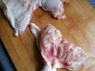 东南亚风味 【黑胡椒鸡块】,鸡腿拆骨。