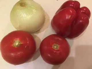 普罗旺斯风味番茄烩大虾,洋葱、红甜椒、番茄