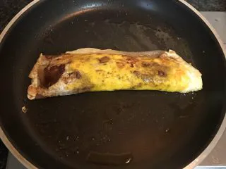 街头风味东北烤冷面,卷成卷