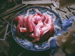 香辣过瘾 十分钟无油版 回锅肉,准备材料