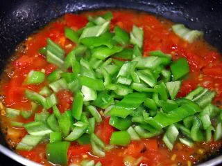 超下饭之红三剁,然后放尖椒。