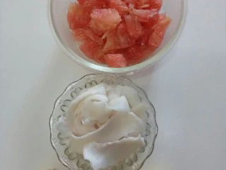 柚子香蕉奶昔,准备好所有食材