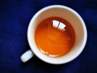 土鸡蛋桂圆枸杞红枣茶,其他什么也没有放,炖出来的汤色就已经美极了。