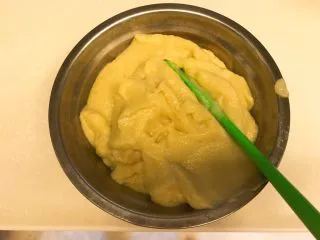 水果之王《榴莲雪糕》【冷饮甜点】,最后的榴莲泥,非常的细腻。