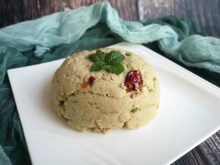 北京传统经典小吃-老北京麻豆腐,最后出锅装盘就可以啦。