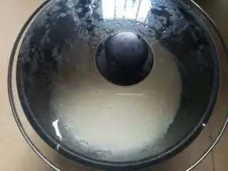 家乡小吃——姜汁红糖豆花,然后盖上盖子禁止15-20min