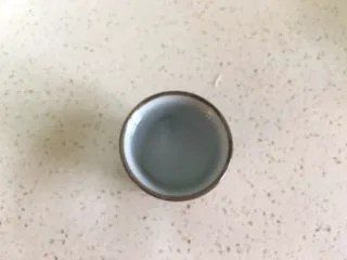 100%零失败 出油起沙咸鸭蛋,白酒倒入一小盅 