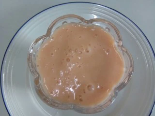 柚子香蕉奶昔,一杯口感清新柚子香蕉奶昔就做好了。