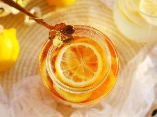 冬至美食 柠檬蜂蜜水,美白美容。