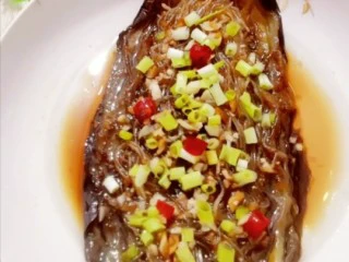 蒜蓉粉丝蒸茄子,做好的蒜蓉粉丝蒸茄子