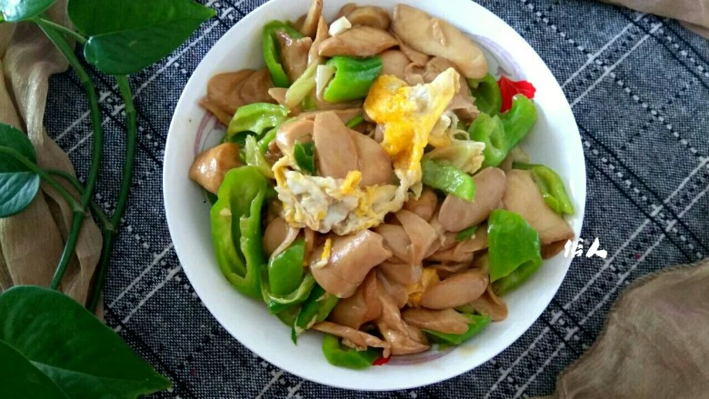 杏鲍菇尖椒炒鸡蛋