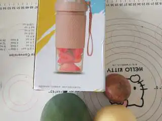 芒果百香果雪梨汁,材料备齐，没有雪梨也可以用黄冠梨。 