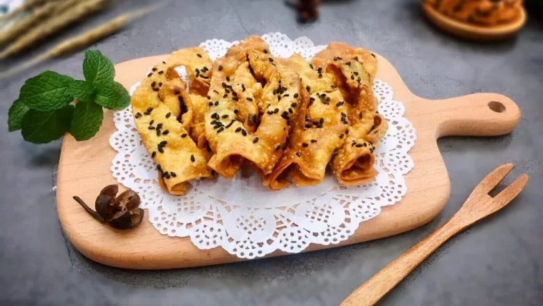 #做年货手工小吃#芝麻葱香排叉 