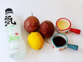百香果柠檬气泡冰咖啡,准备好材料