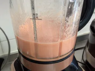 维生素能量特饮（清肠排毒）,选择奶昔键，40秒就打好了。