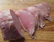 传统水煮牛肉,牛里脊切薄片，越薄越好