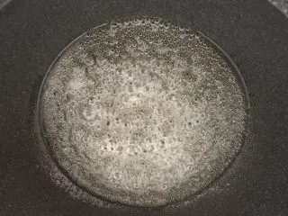 潮汕甜点简单做,反沙芋头,慢慢熬到起大泡。