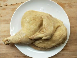 花雕酒焗藤椒手撕鸡,室温自然解冻。