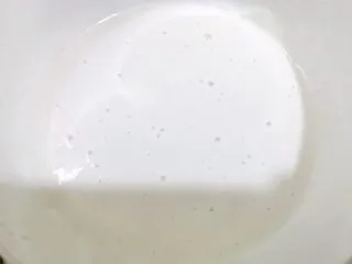 广式小吃——钵仔糕,搅拌均匀至无干粉