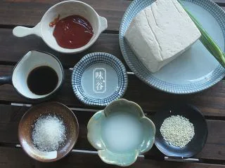 糖醋脆皮豆腐,准备好材料；