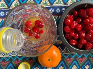 橙心橙意饮品,放气泡水