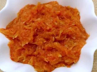 柚子茶/果酱,熬好的柚子装入碗中凉透