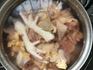 超过瘾的啤酒魔芋炖鸡,童子鸡一只、超市买的，多泡泡水