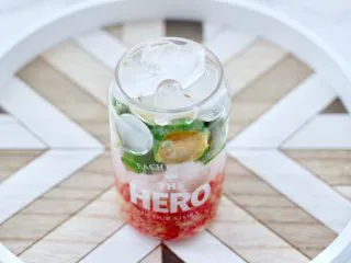 无花果普洱冰茶,上面再铺上冰块。