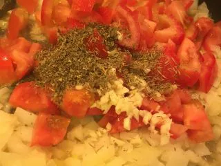 普罗旺斯风味番茄烩大虾,再加罗勒，拌炒均匀