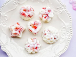 少女风的草莓牛奶冻,开吃。