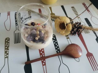 蓝莓麦片酸奶杯,完成