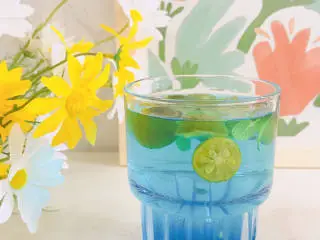 #闹元宵#蓝色海洋,成人喝可以将苏打水换成鸡尾酒或者气泡酒