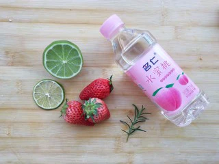 这杯粉粉的草莓气泡水，原你一个少女梦,准备好所有食材